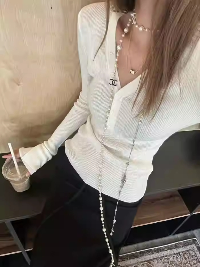 Women's V-Neck Long Sleeve Knit Sweater in Coffee Brown for Fall 2026 - Image 3